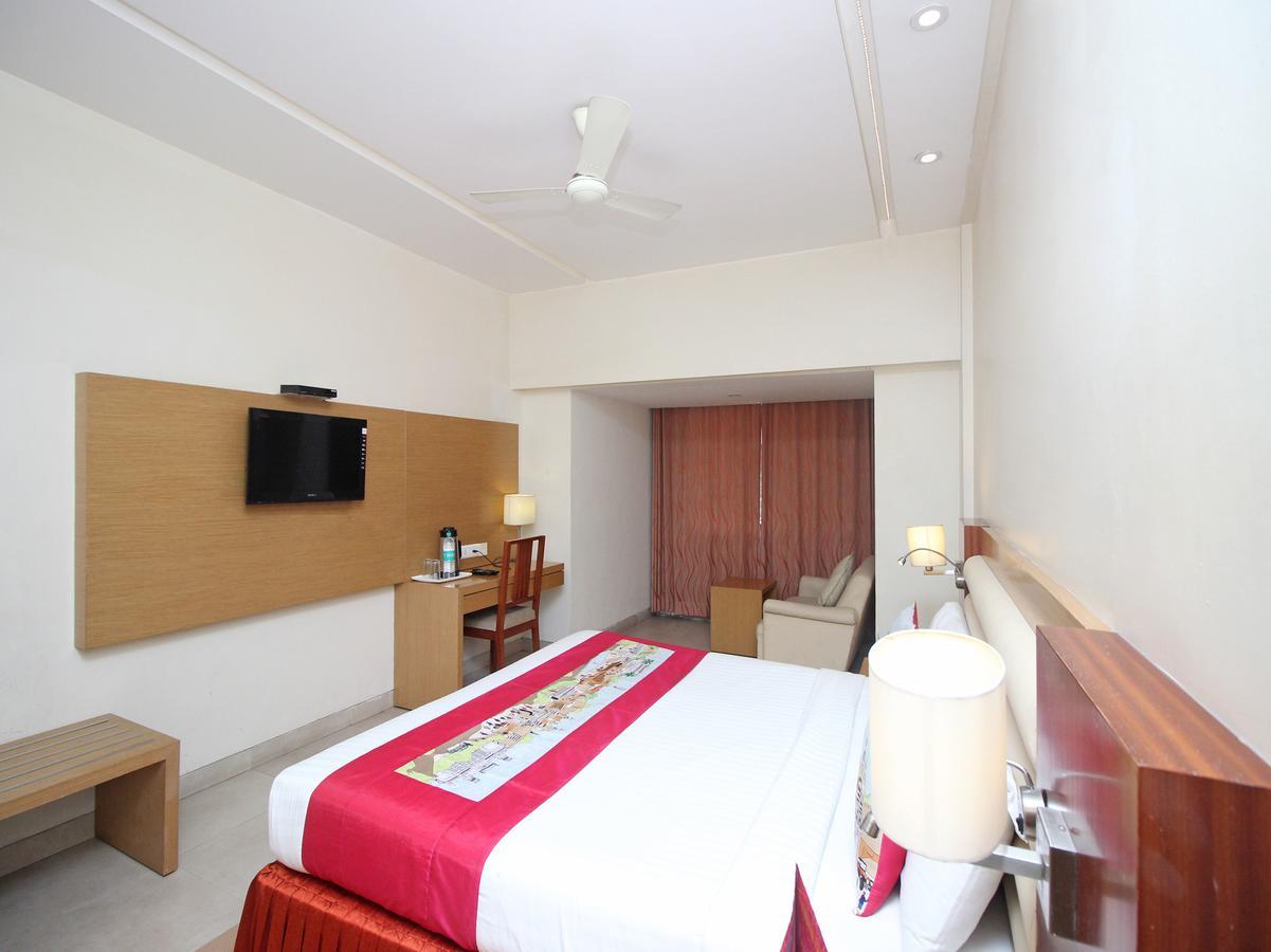 Hotel Mb International Palace Side Mysore Eksteriør bilde