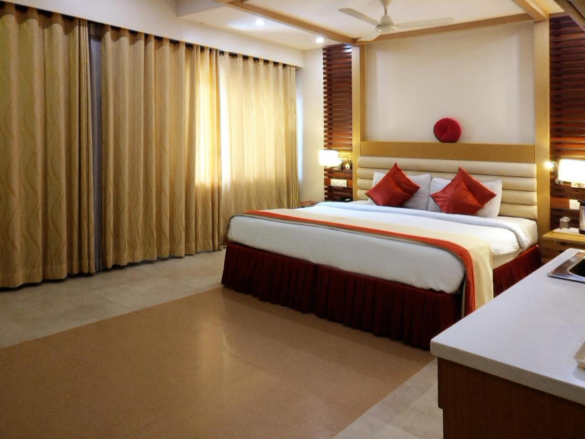 Hotel Mb International Palace Side Mysore Eksteriør bilde