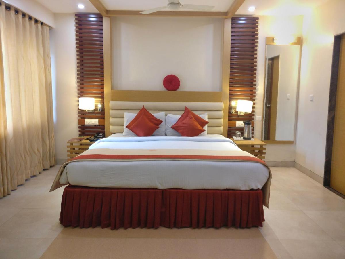 Hotel Mb International Palace Side Mysore Eksteriør bilde
