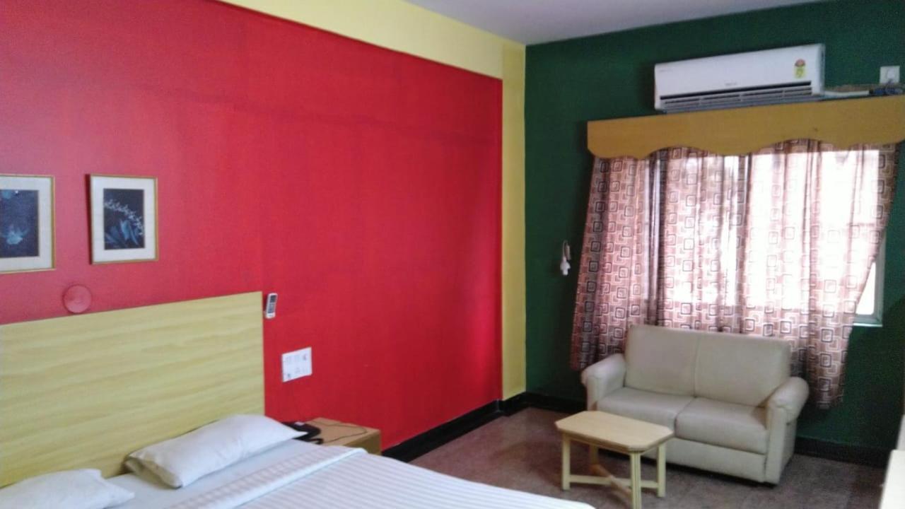 Hotel Mb International Palace Side Mysore Eksteriør bilde
